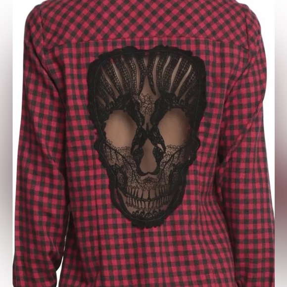 Hot Topic Tops - •HOTTOPiC• 🥀Skull & Lace Flannel button down Shirt• sz L